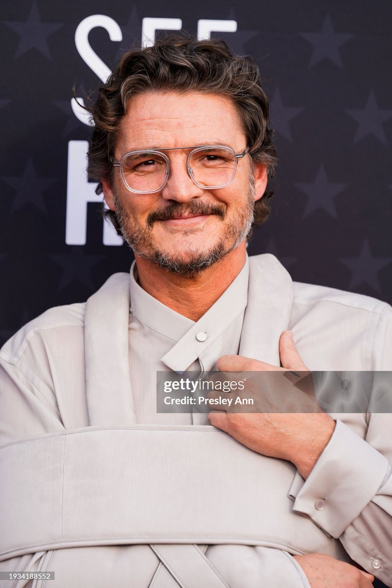 PedroPascalFR's tweet image. 📸 : Pedro Pascal à la cérémonie des Critics Choice Awards hier soir à Los Angeles. ✨