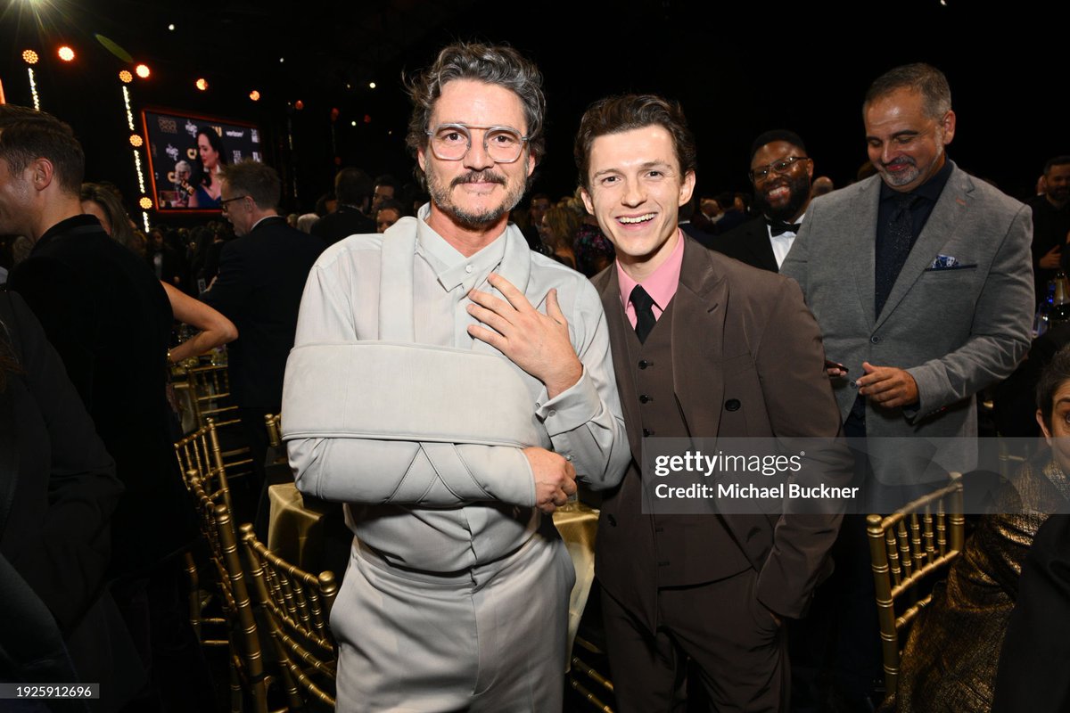 PedroPascalFR's tweet image. 📸 : Pedro Pascal et l’acteur Tom Holland à la cérémonie des Critics Choice Awards hier soir, à Los Angeles.