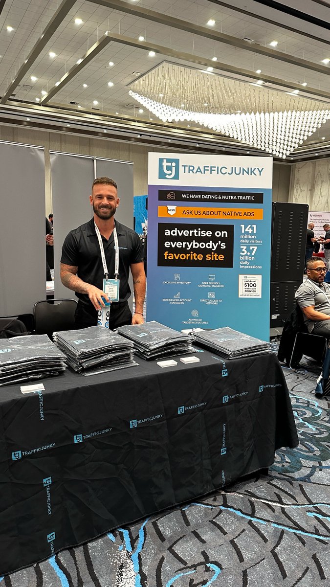 trafficjunky's tweet image. We are here and not square, @affiliatesummit West!
Come say hi to our awesome team at meet market table✨1530✨for #campaignoptimization insights. From #dating to #gambling, we have diverse traffic from various #geos.
Vince: calendly.com/vinceperniola/…
Johnny: calendly.com/johnny-messina…