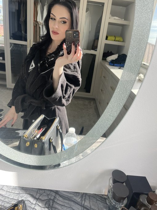 On set today https://t.co/yxU4Gao4aU