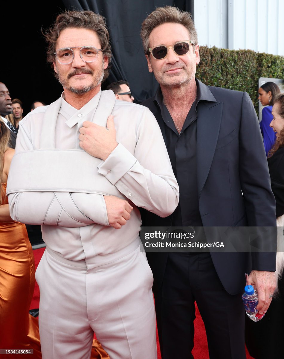 PedroPascalFR's tweet image. 📸 : Pedro Pascal et son ami l’acteur David Duchovny à la cérémonie des Critics Choice Awards hier soir, à Los Angeles.

Ils ont travaillé ensemble dans le film comédie “La Bulle” disponible sur Netflix.