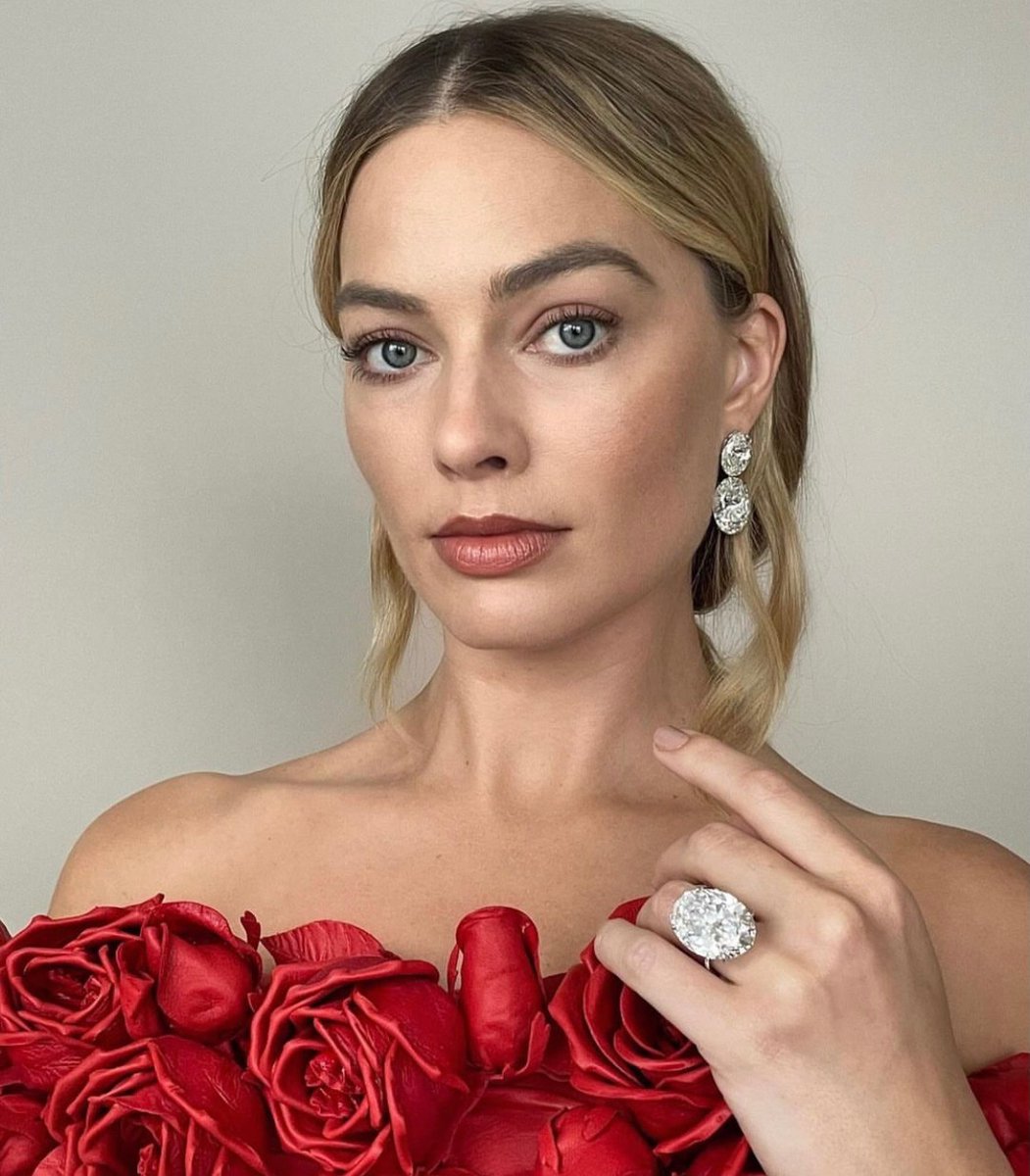 ForeverMRobbie's tweet photo. 🌹

#MargotRobbie https://t.co/CHh2duz3Zo