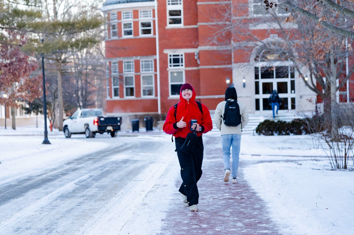 WabashCollege's tweet photo. Bundle up, Little Giants!🧣🧥 https://t.co/KjDvPm0hLX