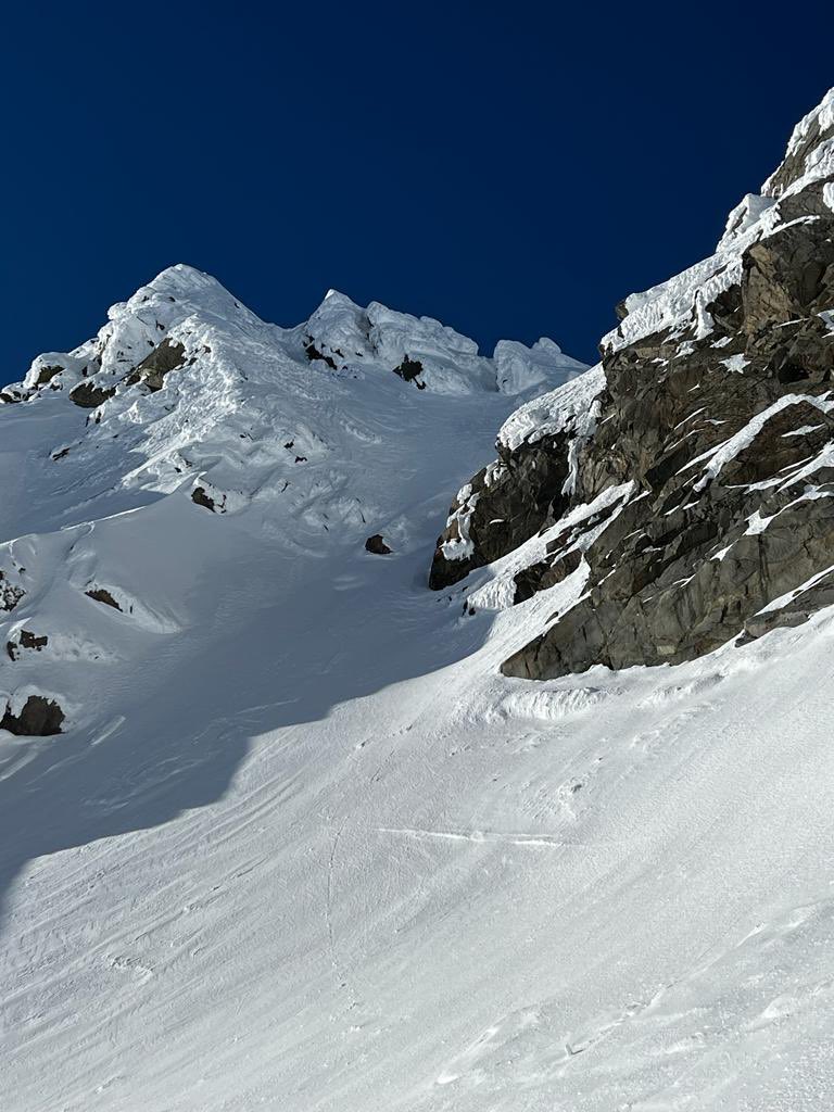 MassimoSertori_'s tweet photo. 🏔️❄️🎿Con grande piacere condivido questi suggestivi scatti della bellissima #ValleSpluga, in zona Pizzo #Suretta a #Montespluga.Un vero e proprio paradiso degli #scialpinisti!
Buona serata a tutti voi!
📸Marco Garbin Skiarea #Valchiavenna
#montagnadascoprire #montagnadavivere https://t.co/Uhxc85gSwp