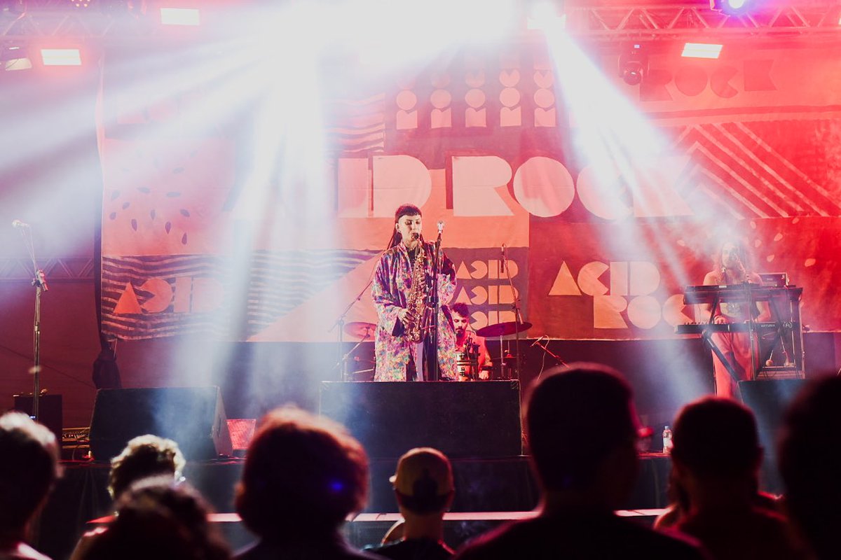cinefischer's tweet photo. Flor ET no @AcidRockFest 💕 https://t.co/Hx4WfOgCW7