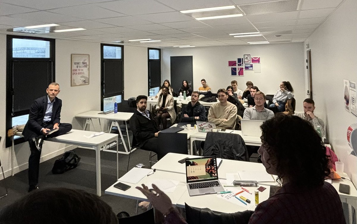 bdufilhol's tweet photo. 💡 #Leadership en master : mettre en confiance, donner des outils
👨‍🎓 👩‍🎓 #Géopolitique avec les 320 étudiants de PGE1 : comprendre les enjeux comme les risques du monde actuel.
merci avant tout aux étudiants pour leurs retours positifs nombreux ❤️ https://t.co/RmeSW9Fg7j