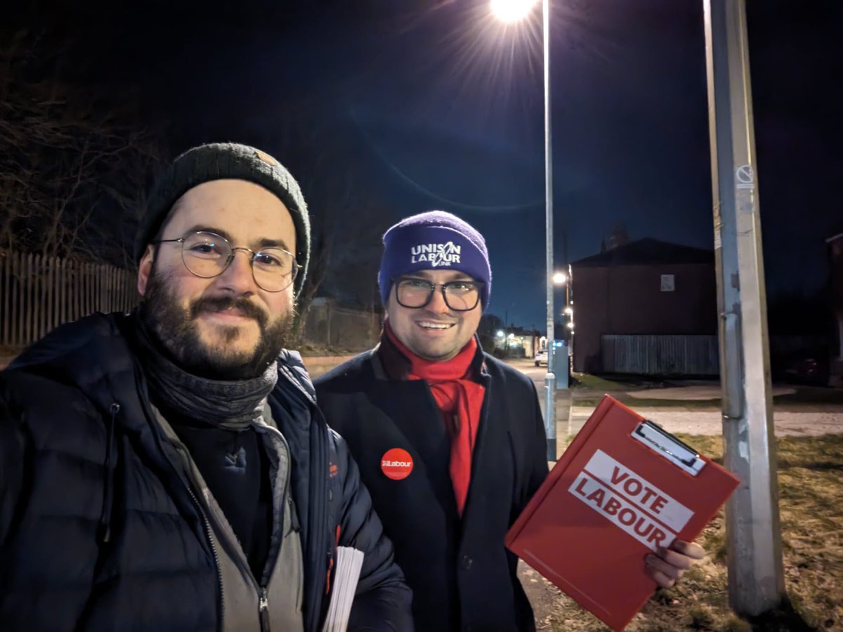 Sub-zero temperatures doesn’t stop seasoned campaigners! Great to talk to residents of Beaconsfield Road #Rochdale this evening about their local issues. #VoteLabour 🌹