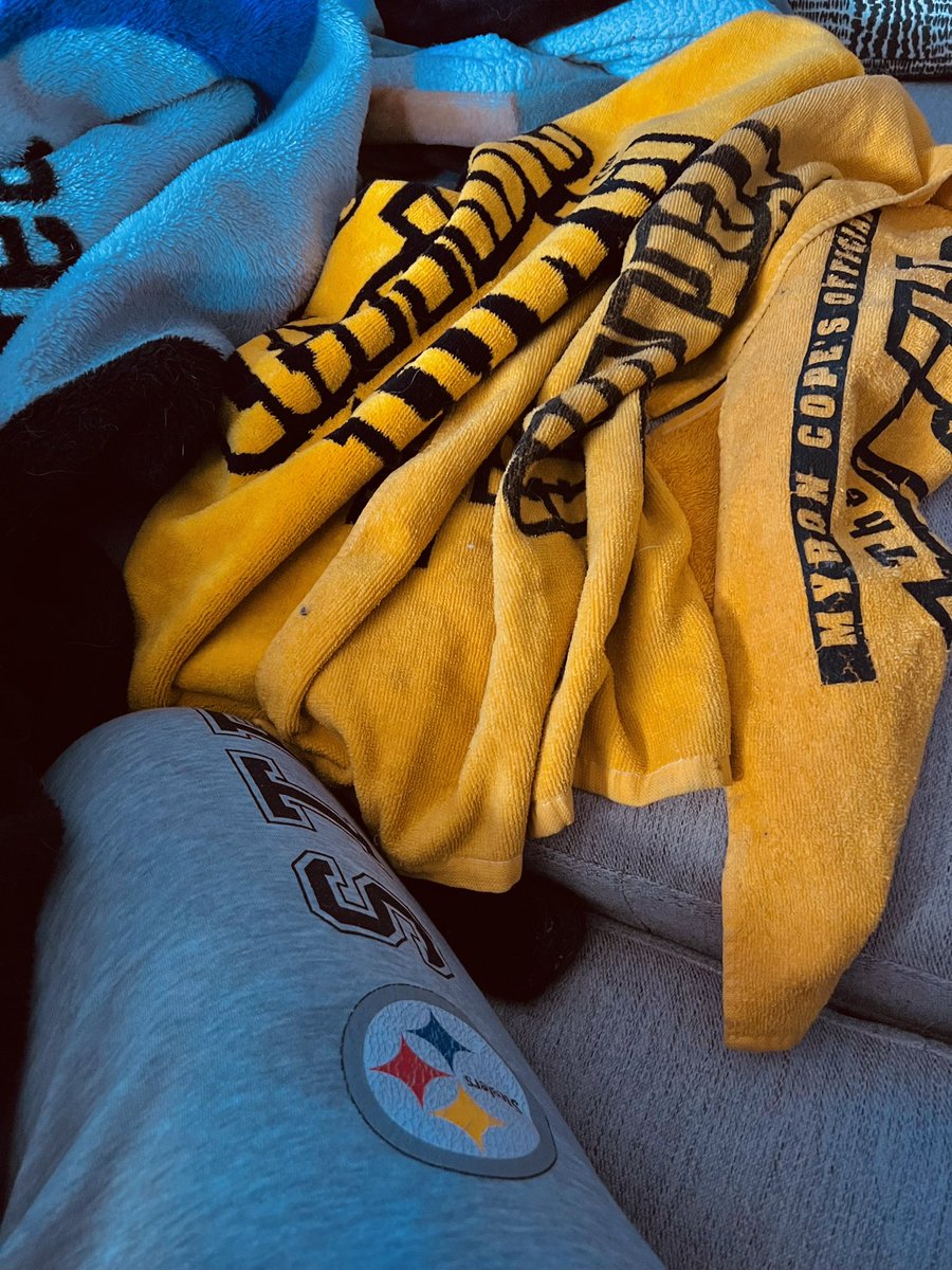 racehorsegurl's tweet photo. 3 towels should be good for the game right? Got the Watt jersey On, Steelers hoodie underneath, Steelers sweats, socks, what am I missing?!?!
#HereWeGo #terribletowel #steelers #whoride https://t.co/083f12hcRg