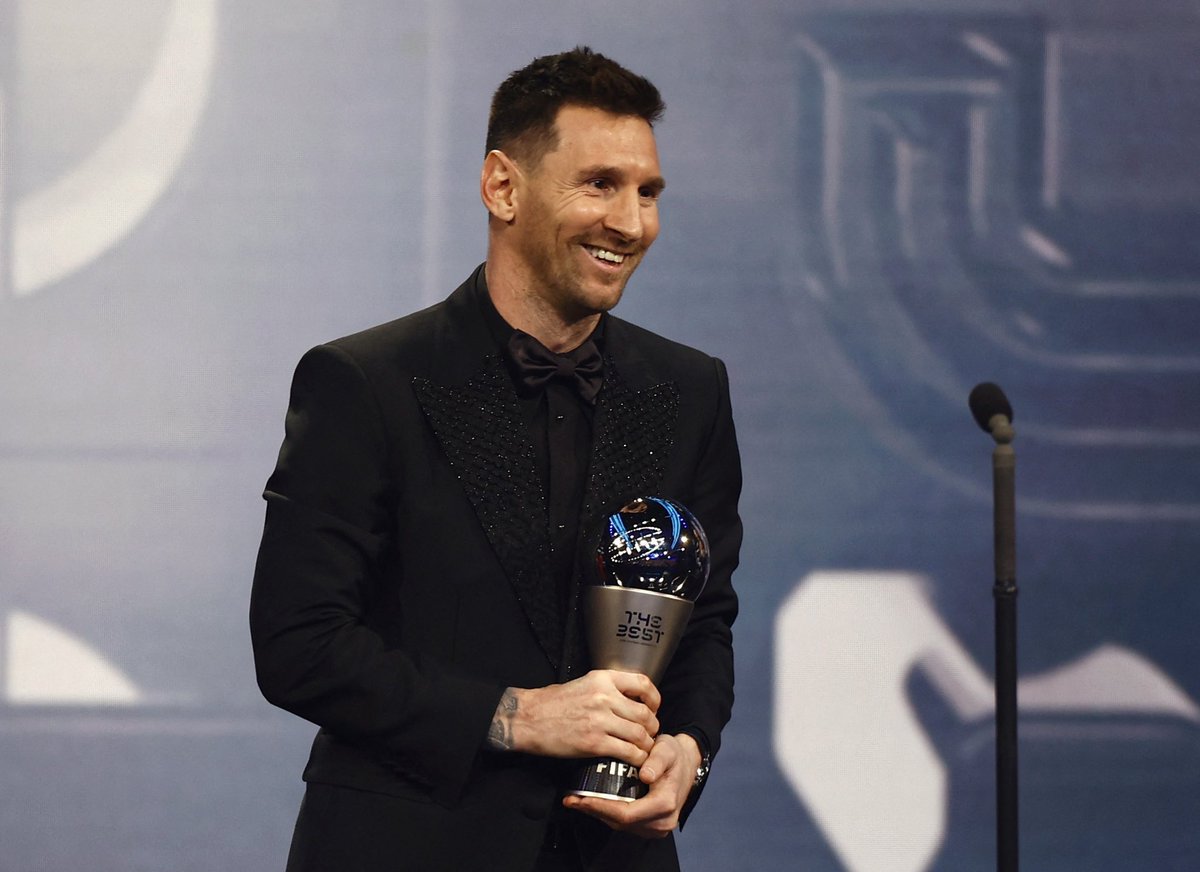 oocbrsao's tweet photo. mais um roubo para o futebol 

qual argumento pro messi ser o vencedor do prêmio the best? https://t.co/2ruGsDjUQW