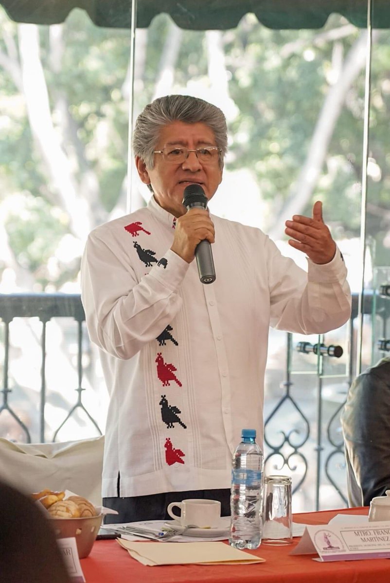 abogadosyprof's tweet photo. Confiamos y respaldamos el liderazgo del Mtro. @FMartinezNeri , Presidente Municipal de Oaxaca de Juárez, porque es un gobernante con principios que resuelve las problemáticas con transparencia para seguir construyendo una ciudad educadora. https://t.co/N9GLAtDvVk