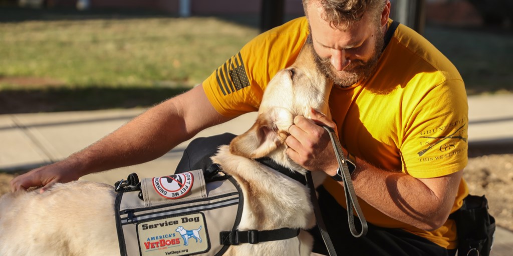 #ServiceDogs do more than reduce some of the more negative aspects of PTSD. Research also shows that these supportive canines helped uplift their #veteran companions and enrich their lives in several ways. ❤️ 🦮

#ReadMore here: bit.ly/3MQvg2I