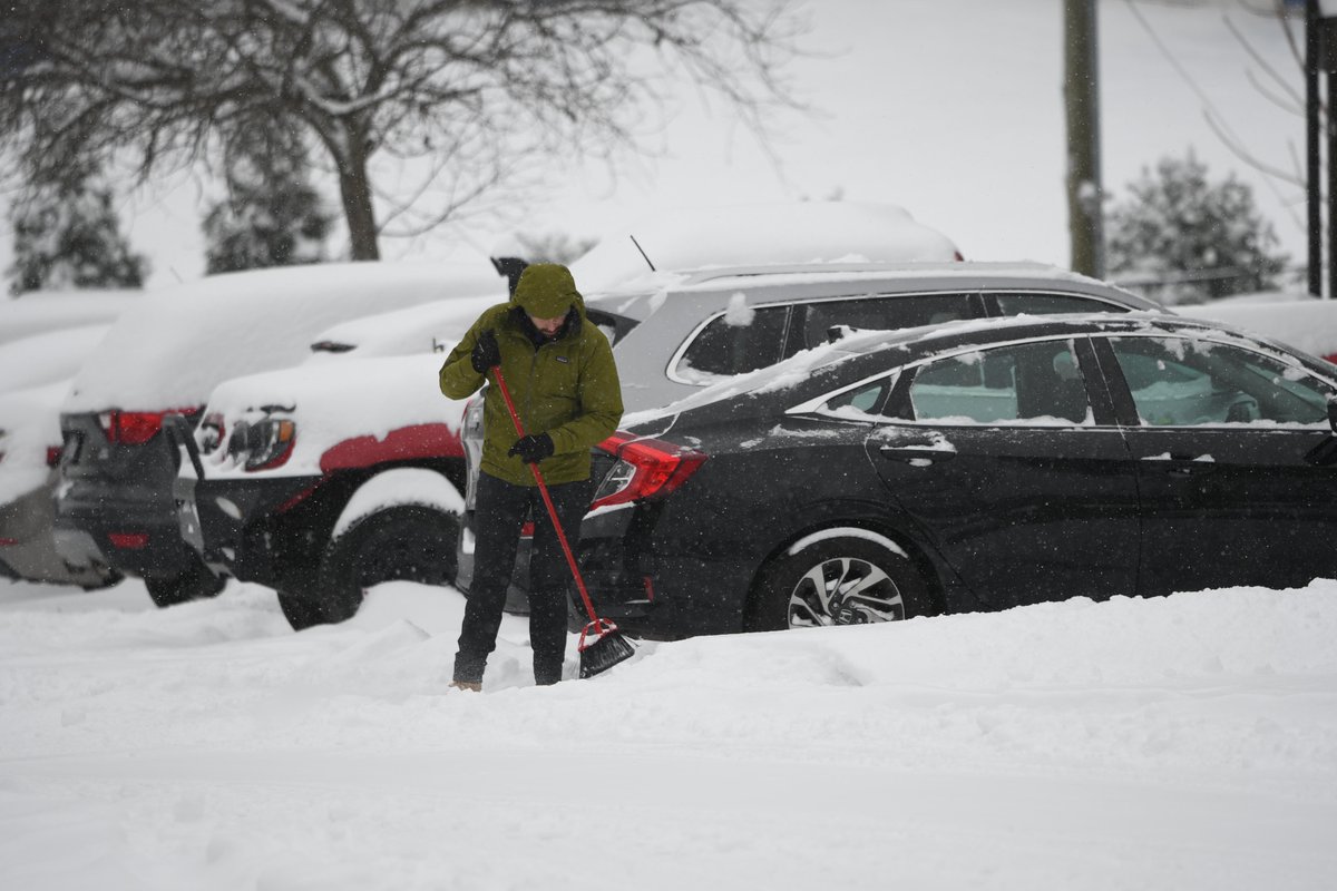 Wild scenes in #Bellevue. #tspotter #nashvillesnow <a href="/NashSevereWx/">NashSevereWx</a>