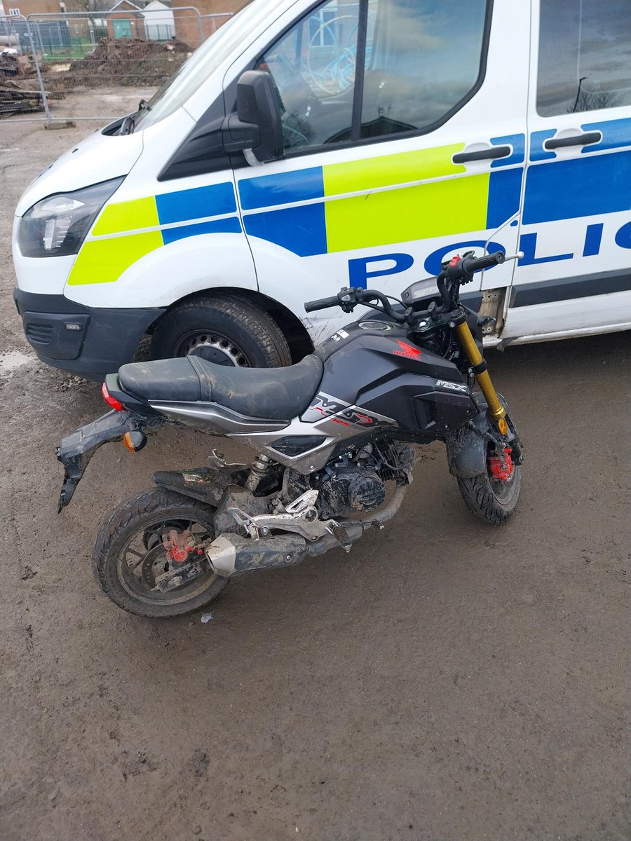 ClevelandPolice's tweet photo. 👮🏼♂️ #Eston Neighbourhood officers used their local knowledge to recover a stolen motorbike at the weekend 🏍️
Enquiries are ongoing.
More: https://t.co/DQiV6GtSC5 https://t.co/FSymywRgdM