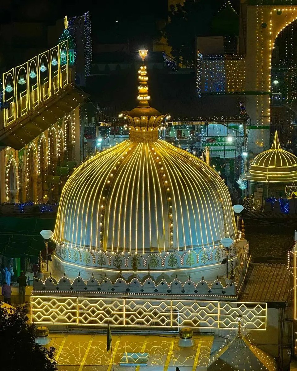 razaacademyho's tweet photo. Tera naam Khwaja Moinuddin 
Tu Rasool e Paak ki aal hai

Teri shaan Khwaja e Khwajagañ
Tujhe bekasoñ ka khayal hai
#RazaAcademy https://t.co/ixVIhfMPnQ