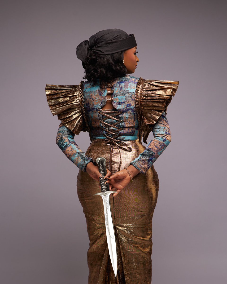 Rahma_sadau's tweet photo. HAJIYA BINTA KUTIGI BULA . . . . 💥💋

Your fav sweet villain…😉😉

What’s your take on W.A.R (Wrath And Revenge) ? 😉🥰

Still Streaming on Netflix … https://t.co/f9RA2hvuRI