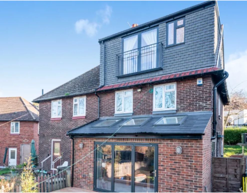 luxuryloftco's tweet photo. Whether you are looking to add a #Bedroom, a #MasterSuite or a #HomeOffice, there are many ways to use a #LoftConversion. You must know what kind of #LoftProject you are doing  Get Loft conversions beginner's guide: Everything you ever wanted to know @ https://t.co/xX5rbzfeoe https://t.co/6gQJTtqVr1