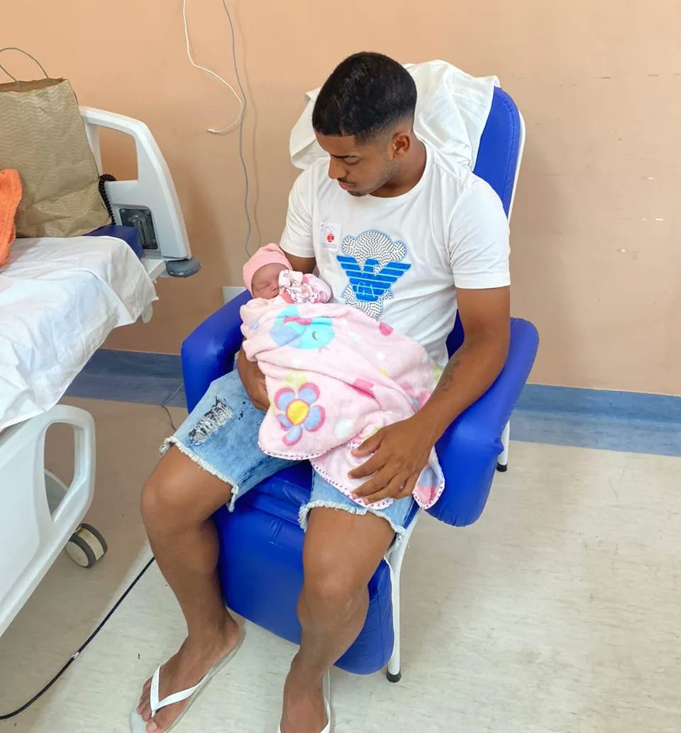 didiujogador's tweet photo. Eu nunca vou tentar escolher o seu caminho, mas sempre vou estar do seu lado, segurando a sua mão e te ajudando a superar qualquer obstáculo. Seja bem-vinda minha Maitê, papai te ama 🙌🏾😍🥺❤️😭 https://t.co/iBc8o2gxJf