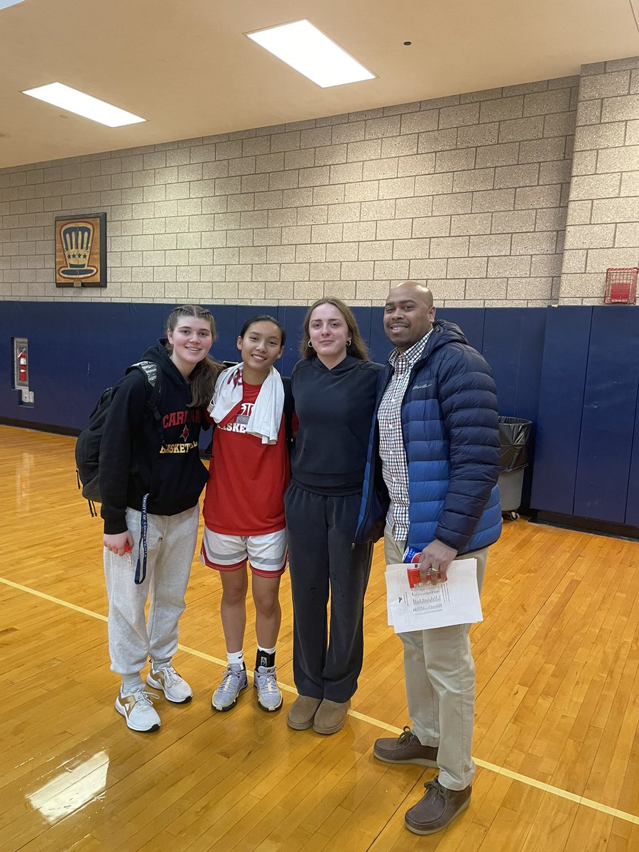 ElzeyJames1's tweet photo. A few weeks ago Silver Lake vs Sharon had my sharpshooter @RachaelHager30 going against my defensive stopper and pace pushing PG @GeretyMeili.  Great battle between my two guards.  @lbiagiotti11 my all purpose bucket getter watched her teammates along side me @MAHuskies https://t.co/RV1yj5oWrj