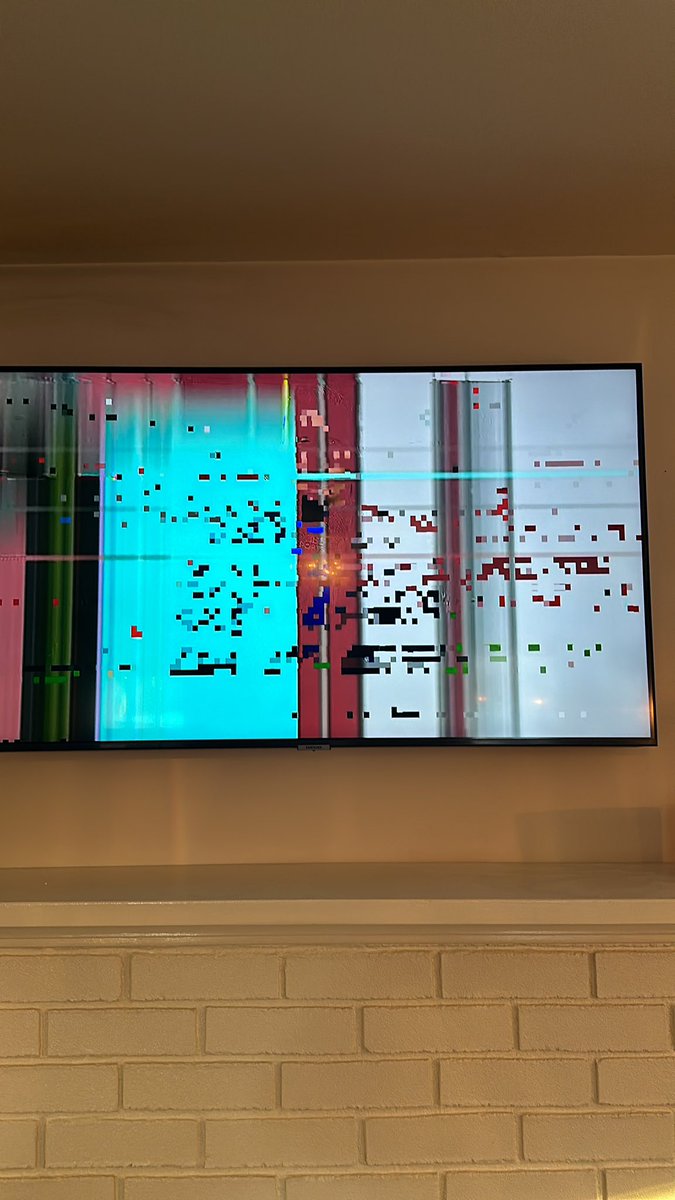 MRobs86's tweet photo. @YouTubeTV @YouTube what is going on with cbs? Kick off is on 1/2 an hour https://t.co/NR8AgOwY18