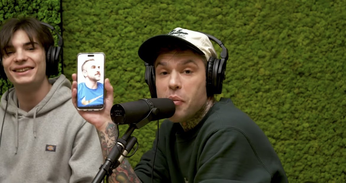 CucinaChicca's tweet photo. Meme a parte ragazzi quello che ha fatto il signor #Fedez e la trasmissione #MuschioSelvaggio è di una gravità pazzesca. C’è chi non regge il peso della pubblica gogna… ci siamo capiti.
Letteralmente ogni social intasato, whatsapp e quant’altro https://t.co/KRe4sjJX0E