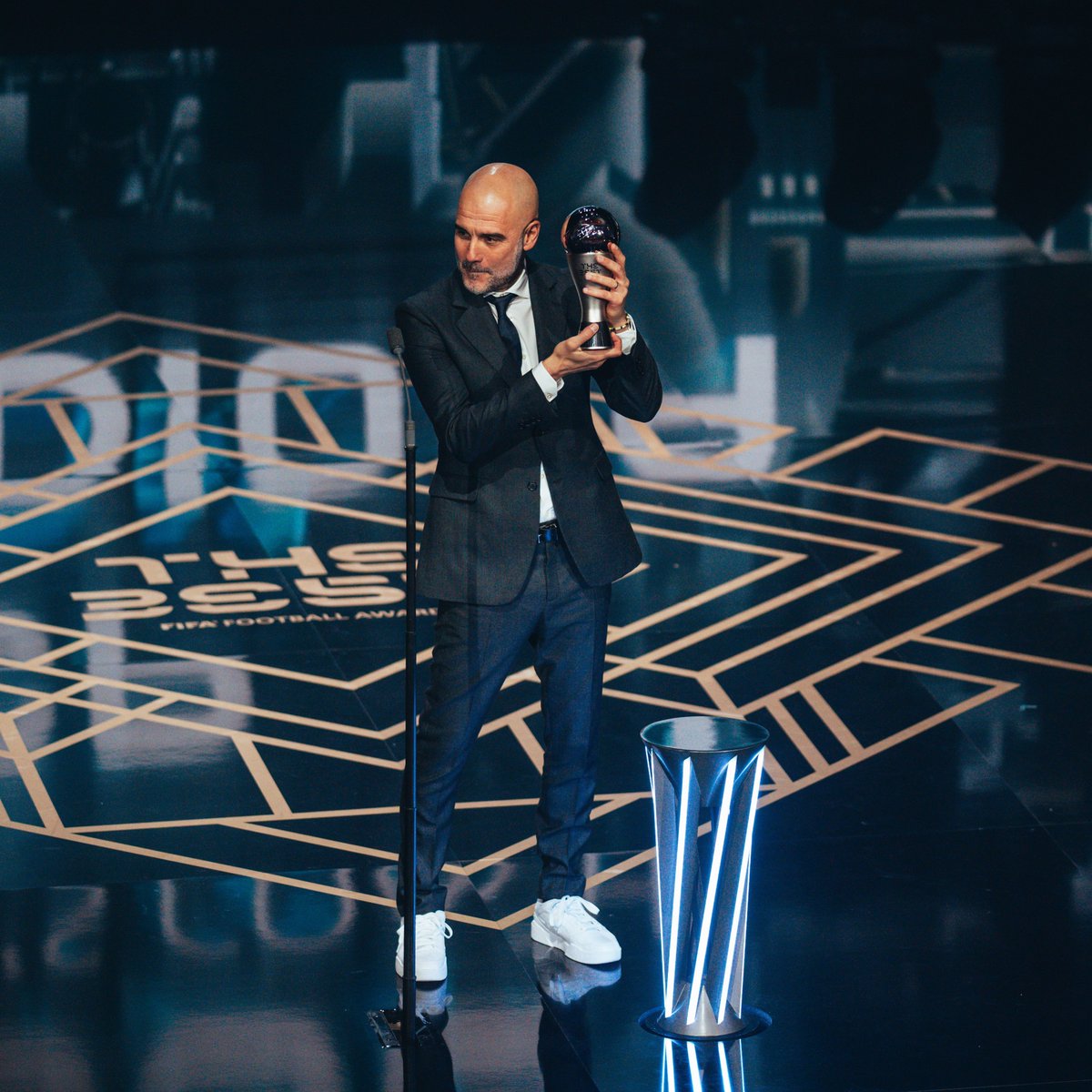 GuardiolaTweets's tweet photo. FIFA Best Coach of the Year #Pep #ReInventingTheGame #TheBest https://t.co/qcTRFFtUEG