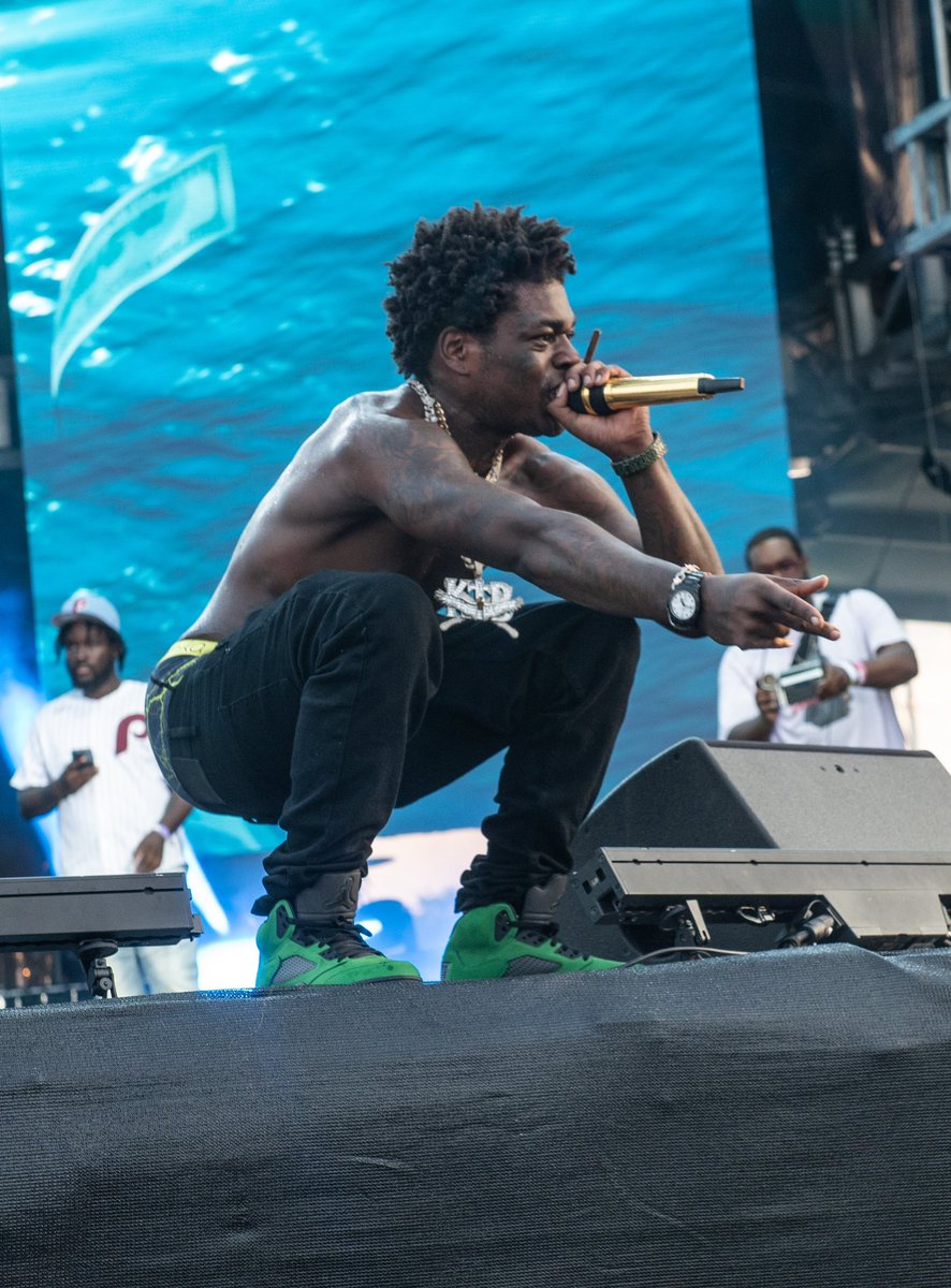 Showtime_Sound's tweet photo. This #MonitorMonday moment is brought to you by the incomparable #KodakBlack performing at @BroccoliCity #Festival in #washingtondc.
#broccolicityfestival #bcfest23 #eventproductionservices #concert #readytoroll #crushingit @L_ACOUSTICS @VPCincBaltimore
📸: Lisa A. Walker https://t.co/pPeCIWSs6s