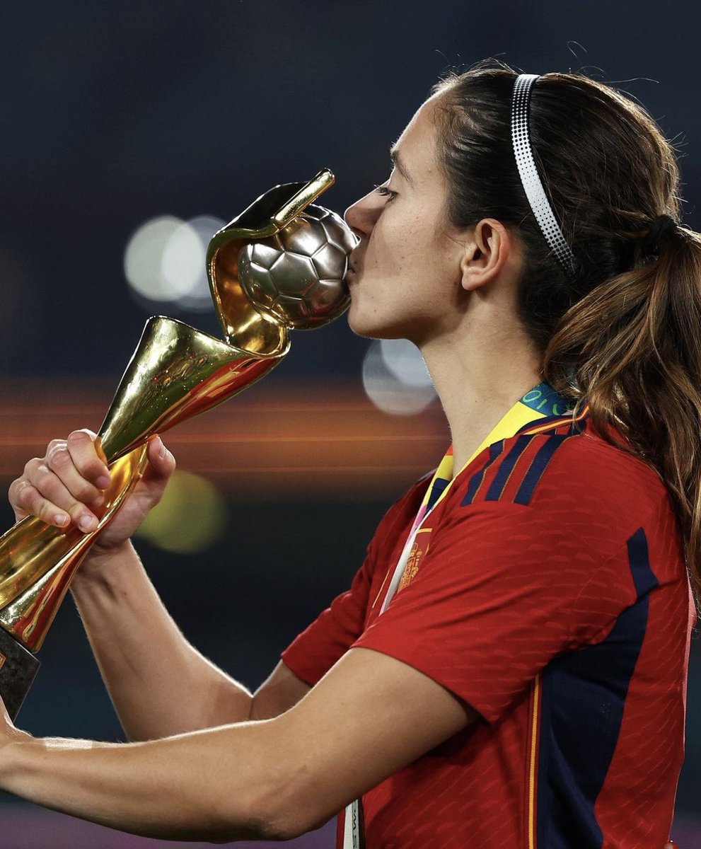SrtaLexus23's tweet photo. El año de @AitanaBonmati

🏆UWCL
🏆Liga F
🏆Supercopa
🏆Mundial
🏅BdO
🏅The Best
🏅Mejor jugadora del año (UEFA)
🏅Mejor jugadora de la UWCL
🏅Mejor jugadora del Mundial
🏅Mejor jugadora del mundo (IFFHS)
🏅Golden Player Woman
🏅FIFA World XI
🏅UWCL Team of the Year 

INSUPERABLE https://t.co/PF6x0nfZII