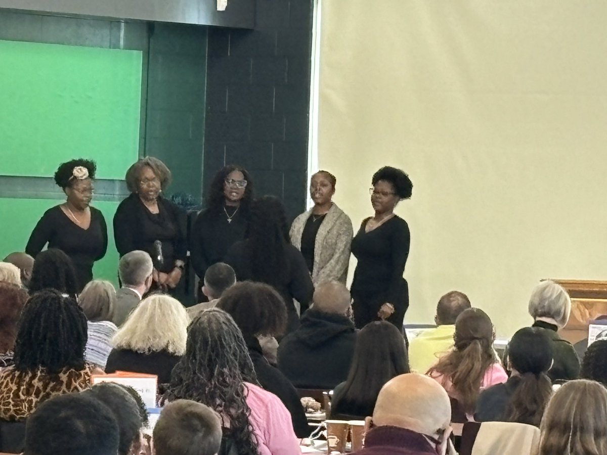 lyons_barton's tweet photo. Martin Luther King, Jr. Albert Owens scholarship breakfast.   Congrats to EMS winners Safia and Kalylah!   @EMSKowalchukAP @pvcivitello @SullivanKowalsk @EdisonMusicDept @WhereisBishop https://t.co/qUlB8nPFhi