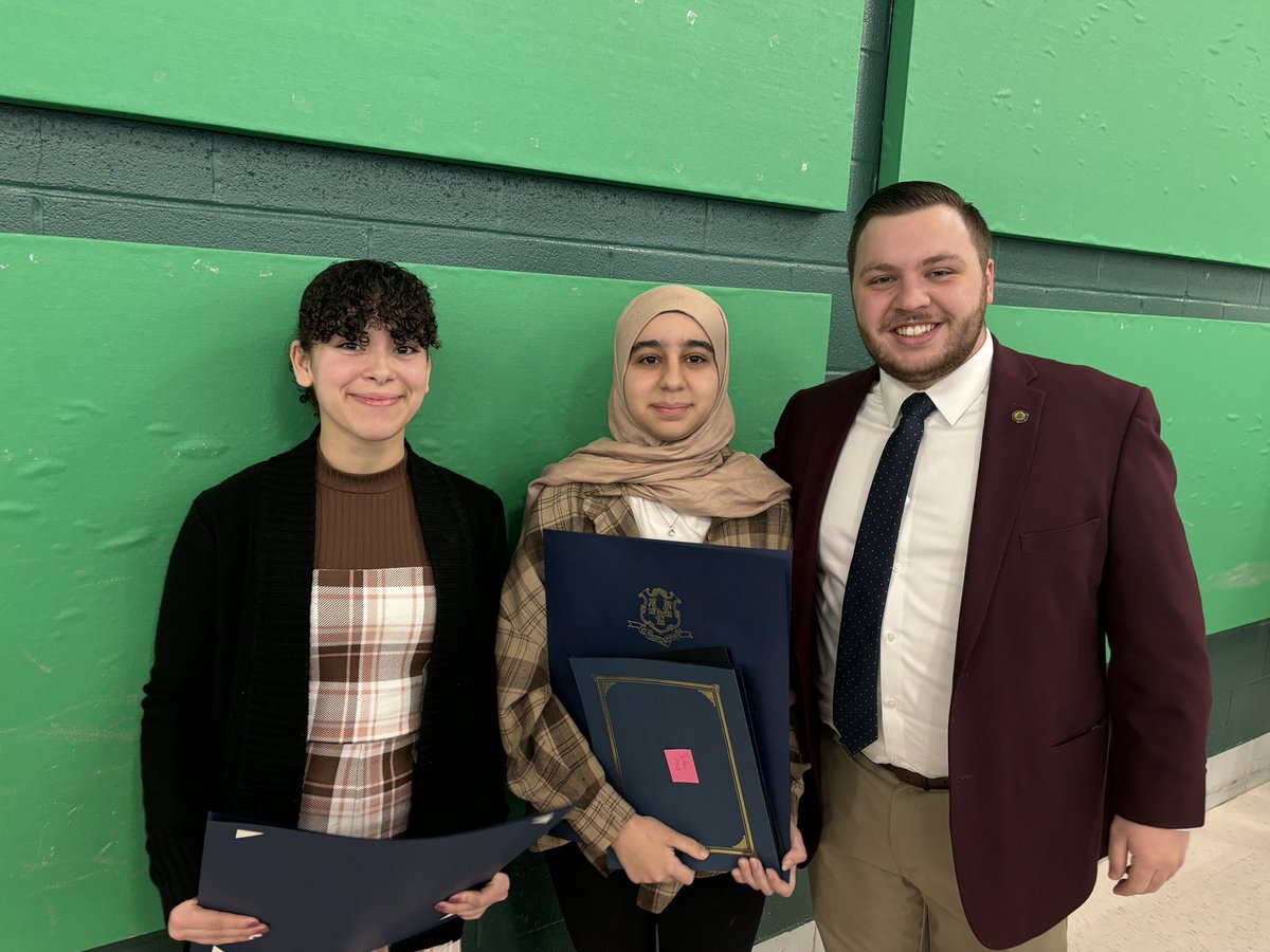 lyons_barton's tweet photo. Martin Luther King, Jr. Albert Owens scholarship breakfast.   Congrats to EMS winners Safia and Kalylah!   @EMSKowalchukAP @pvcivitello @SullivanKowalsk @EdisonMusicDept @WhereisBishop https://t.co/qUlB8nPFhi