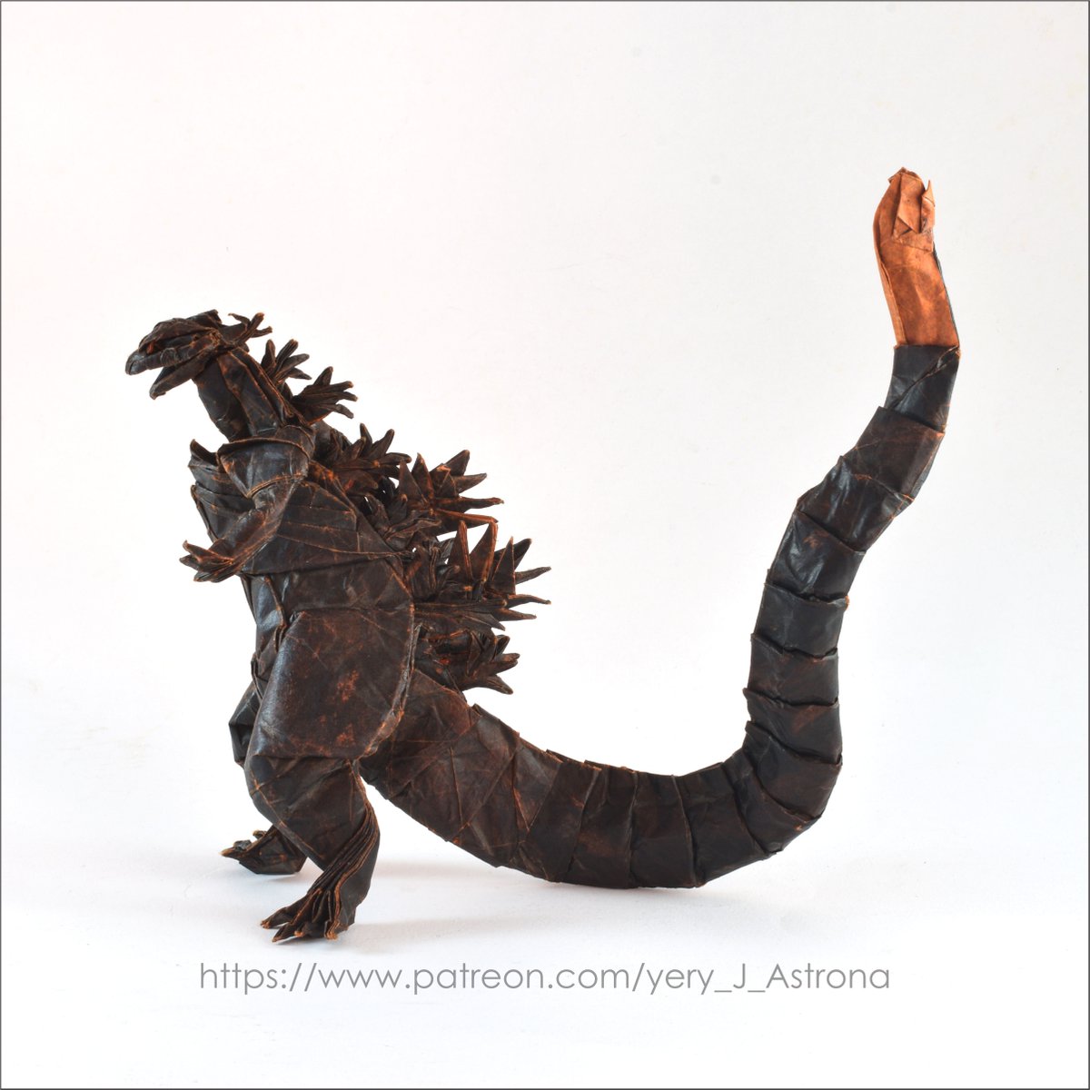 yeryjastrona's tweet photo. Godzilla (ShinGodzilla 2016)
For me (Yery J. Astroña)
From a single 70x70cm square of paper. Polite Sin!
The CP (Crease Pattern) is now available on my Patreon!😉
https://t.co/MBDY8D9OEf
#origami #godzilla #shingodzilla
#origami #art #supercomplexorigami #yeryjastrona https://t.co/x6Oj2v9gLC