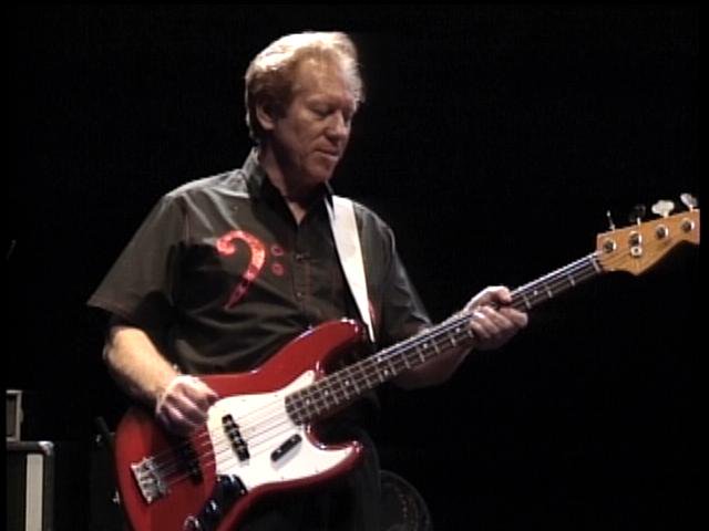 1umjM8Tra28X8Ys's tweet photo. Happy Birthday, Bob!
本日1月16日は、ベンチャーズの初代リードギタリストとして、その後は長らくベーシストとして大活躍したボブ・ボーグルさんの誕生日です。
アームを用いた独特のギター演奏、重厚かつ華麗でグルーヴに溢れるベース演奏は、いつ見てもとても素敵です♪
#BobBogle
#TheVentures https://t.co/mqsV25MxoR