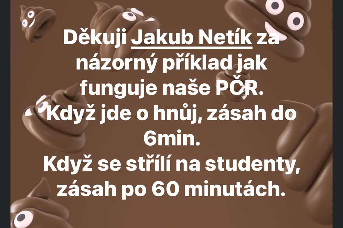 pozorzmena's tweet photo. 😂Titul debila dne si s přehledem vyřval policista zasahující proti Jakubovi Netíkovi a Alešovi Svobodovi před Strakovkou 🤣

🙏🏻 “Jménem zákona vás 
vyzýváme, přestaňte házet
hnůj na úřad vlády! “ 🆘 https://t.co/OZ96C6tUQD