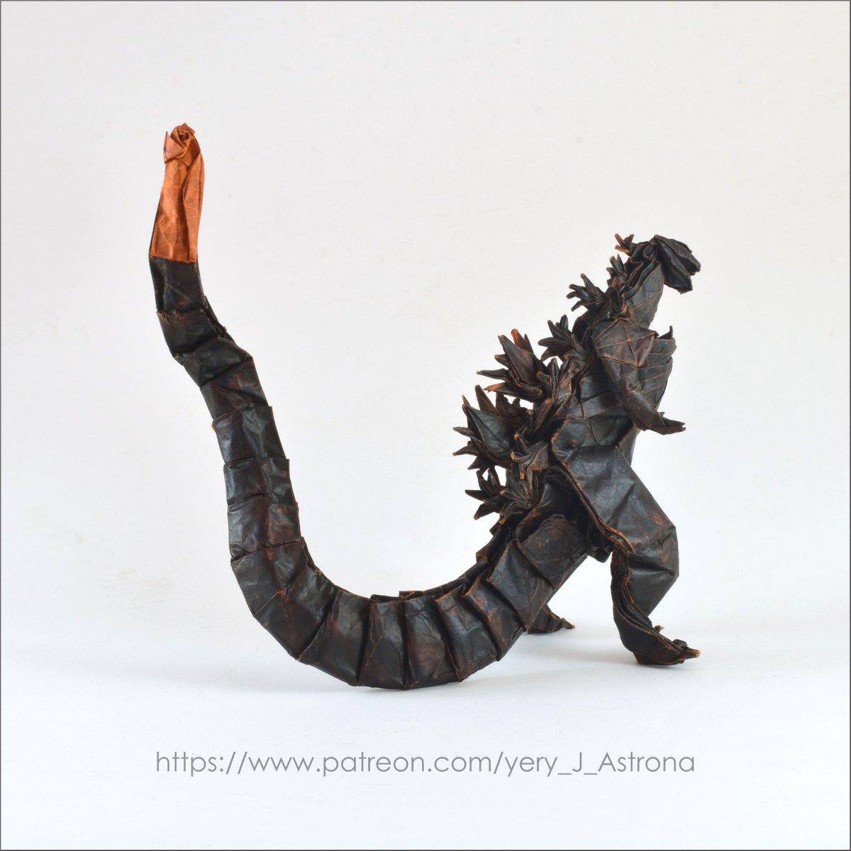yeryjastrona's tweet photo. Godzilla (ShinGodzilla 2016)
For me (Yery J. Astroña)
From a single 70x70cm square of paper. Polite Sin!
The CP (Crease Pattern) is now available on my Patreon!😉
https://t.co/MBDY8D9OEf
#origami #godzilla #shingodzilla
#origami #art #supercomplexorigami #yeryjastrona https://t.co/x6Oj2v9gLC