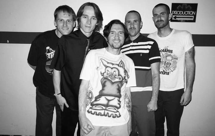 UnionPepperaArg's tweet photo. Nuestro amado John con los chicos de @IrontomBand !
#rhcp #redhotchilipeppers #irontom https://t.co/qkouIZikP5