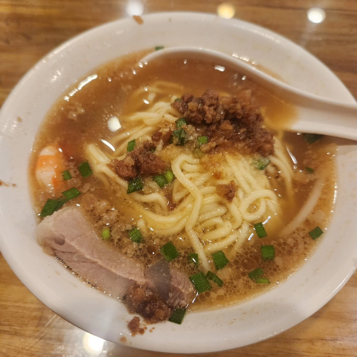 Tem4Ly's tweet image. 昨夜の締めのラーメン🍜🍥
エビ味　美味しい