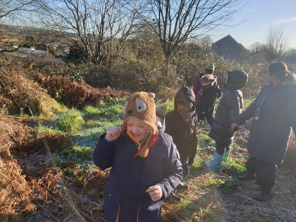 PPS_SRB's tweet photo. An epic session in forest school today,  we cut down brambles to make a path to an area we haven't seen in ages due to it being over grown.  #forest  #adventur https://t.co/VU5pouJ85m