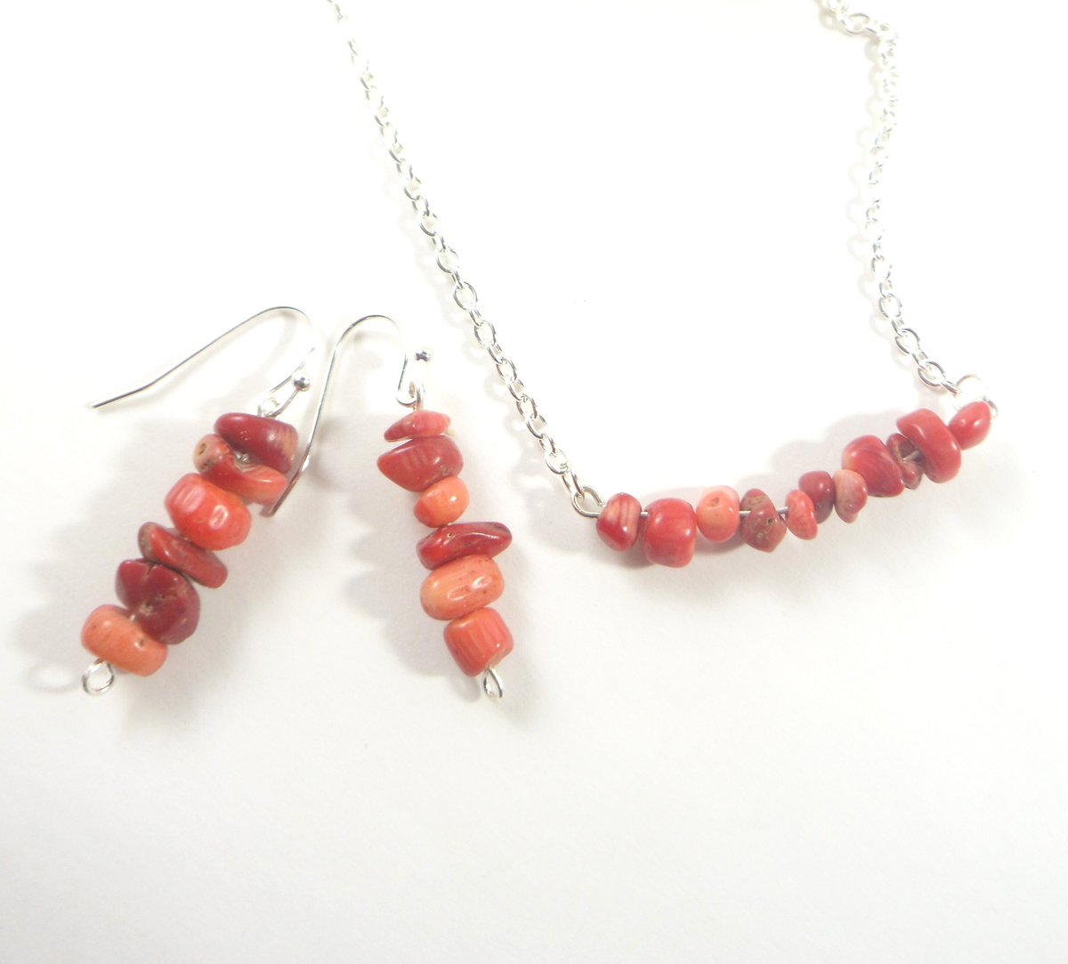 Red Coral Chip Layering Necklace Southwestern Style Santa Fe New Mexico Albuquerque Gemstone Jewelry Traditional Red Coral Jewelry Set tuppu.net/8887875b #NewMexico #EtsySeller #SantaFe #EtsyShop #GemstonePendant
