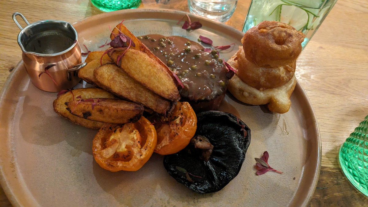 ⓋeganOliⓋe tweet media