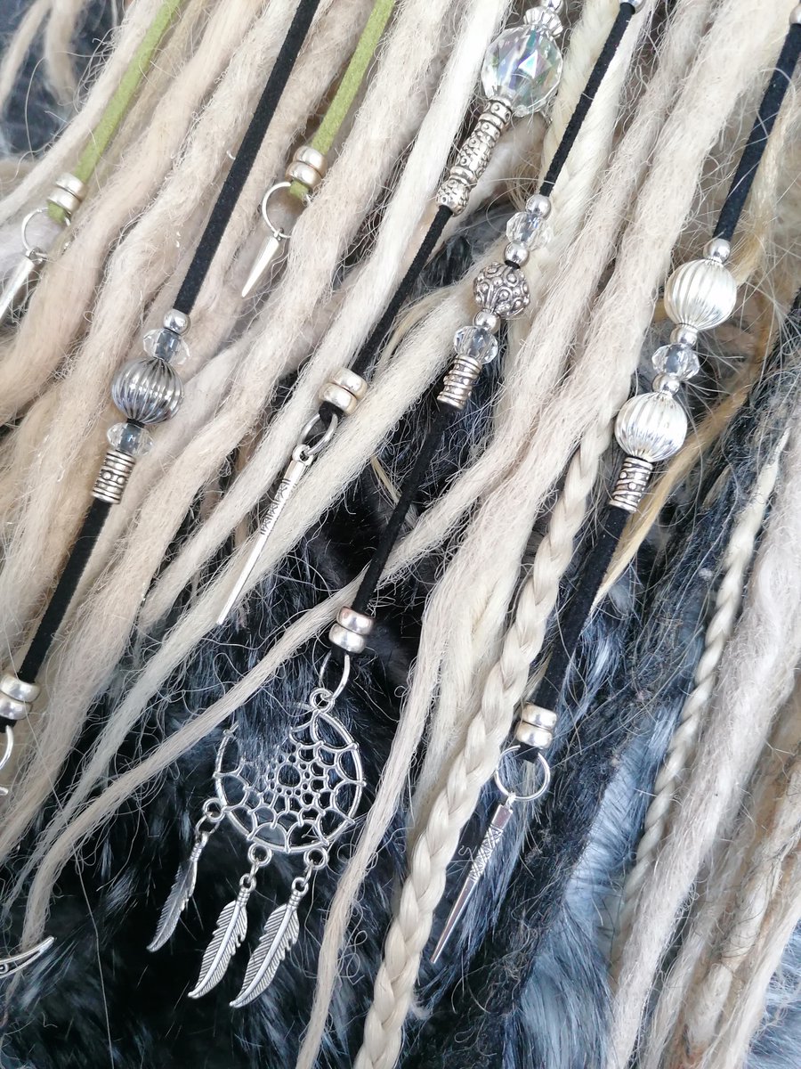 Dreads_UK's tweet photo. Fancy something different? These hair braiders are awesome, handmade and super easy to use! You can wrap them around a messy bun or ponytail, braid them into your own hair or simply just clip them into your hair for an instant result!
#dreadlocks #hairstyle #hair #braids https://t.co/mEV9fmhA2k