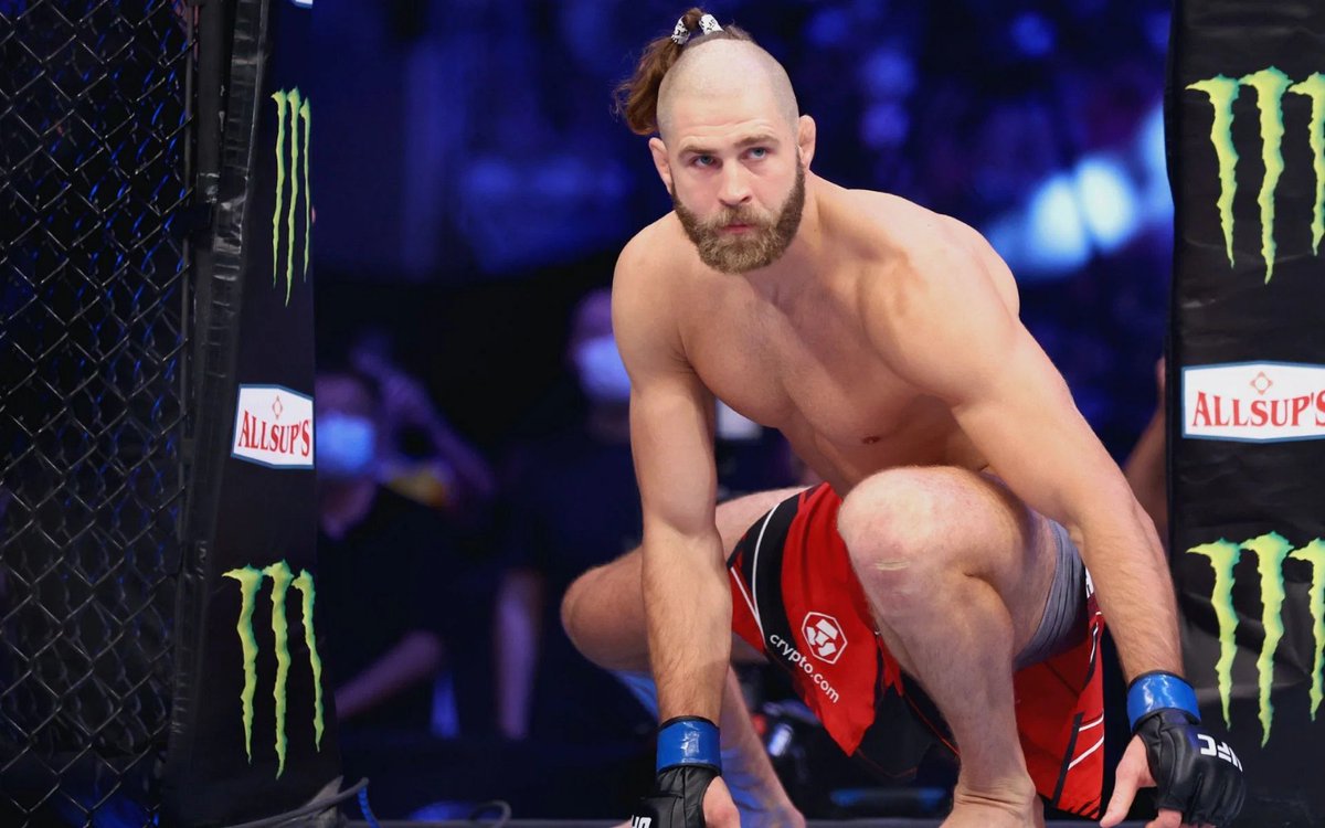 ArabicMMA's tweet image. كشف المقاتل التشيكي ييري بروهاسكا أنه كان يعاني من عدوى المكورات العنقودية أثناء قتاله على اللقب ضد أليكس بيريرا في حدث #UFC295.

 وإنه تدرب لمدة أسبوع واحد فقط خلال الأسابيع الخمسة التي سبقت الحدث ، وقال أيضاً إنه كان يعاني من آثار الإصابة لمدة شهر بعد إنتهاء القتال.