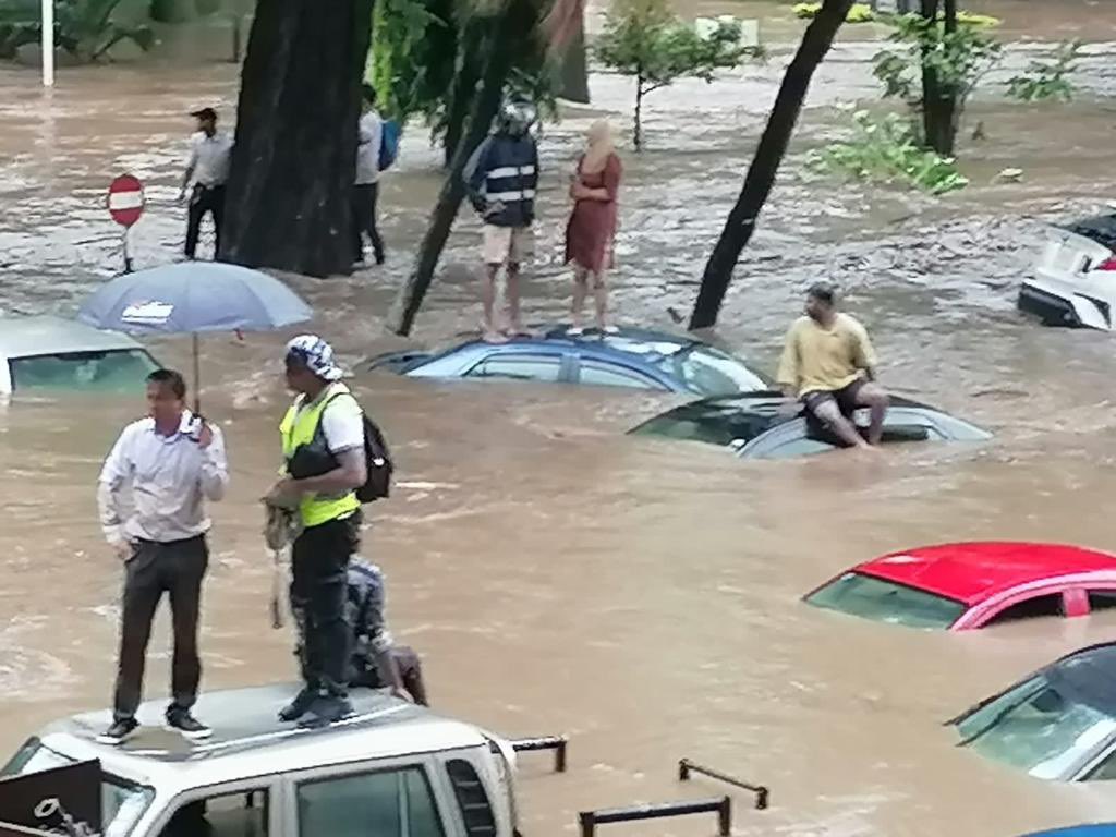 mauricien007's tweet photo. @ilemauriceinfo @ilemaurice2   En général, les assurances automobiles couvrent les dommages causés par des événements météorologiques, y compris les inondations consécutives à un cyclone Mais…. https://t.co/lYCAIKjZiz