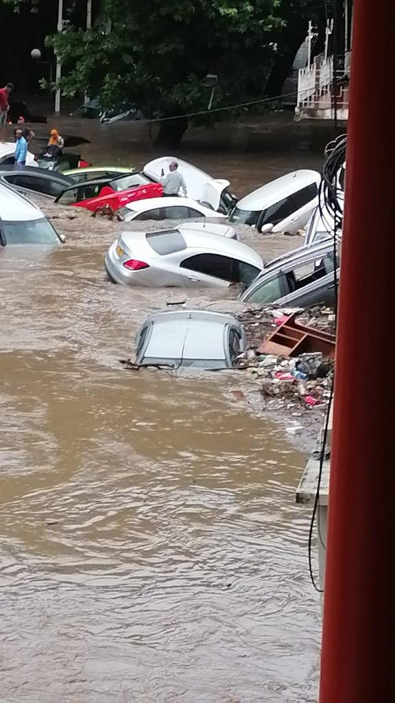 mauricien007's tweet photo. @ilemauriceinfo @ilemaurice2   En général, les assurances automobiles couvrent les dommages causés par des événements météorologiques, y compris les inondations consécutives à un cyclone Mais…. https://t.co/lYCAIKjZiz
