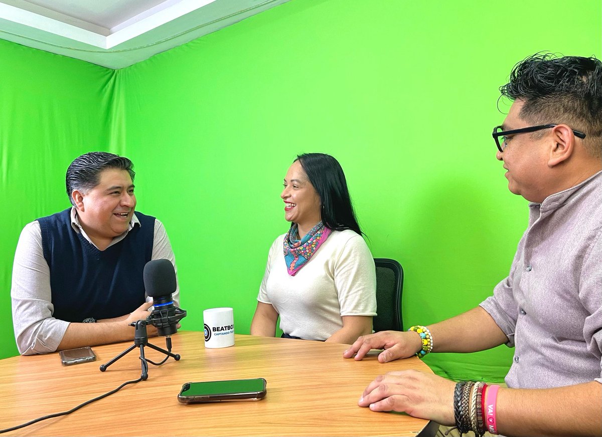 LizSanchezSM's tweet photo. Hoy estuve con @MigueCholula y Luis Victoriano para conversar del panorama político que vivimos en #Puebla actualmente, de dónde estamos y a dónde vamos. Y claro que no faltaron las risas. 😅

Gracias a ambos por la anfitriona. 🫂❤️ https://t.co/iXreLhRXUV