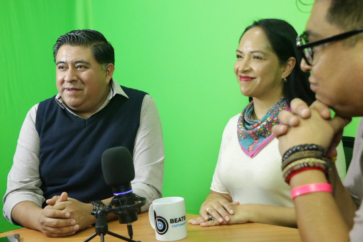 LizSanchezSM's tweet photo. Hoy estuve con @MigueCholula y Luis Victoriano para conversar del panorama político que vivimos en #Puebla actualmente, de dónde estamos y a dónde vamos. Y claro que no faltaron las risas. 😅

Gracias a ambos por la anfitriona. 🫂❤️ https://t.co/iXreLhRXUV