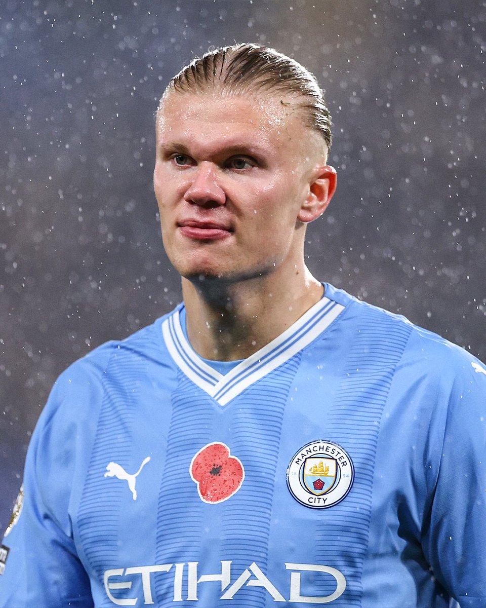 OneFootball's tweet photo. Erling Haaland in 2023:

🏆 Premier League ✅
🏆 Champions League ✅
🏆 FA Cup ✅
⚽️ EPL and UCL top scorer ✅
👟 European Golden Boot ✅
📊 Most goals EVER in a single Premier League Season ✅
🏅 Premier League Player of the Season ✅
🙌 PFA Team of the Year ✅
💪 PFA Players' Player of the Year ✅

2023 Ballon d'Or ❌
2023 'The Best' FIFA Men's Player ❌