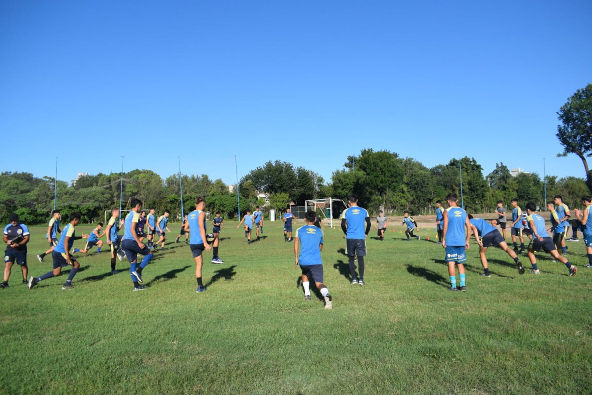 CARCJuveniles's tweet photo. #JuvenilesLPF #Rosarina ¡Arrancó la pretemporada! 

Las divisiones juveniles canallas comenzaron las actividades de este año 2024 en la Ciudad Deportiva de Granadero Baigorria. 

#vamoslospibes 🇺🇦💪🏻 https://t.co/CSyo04dlSB