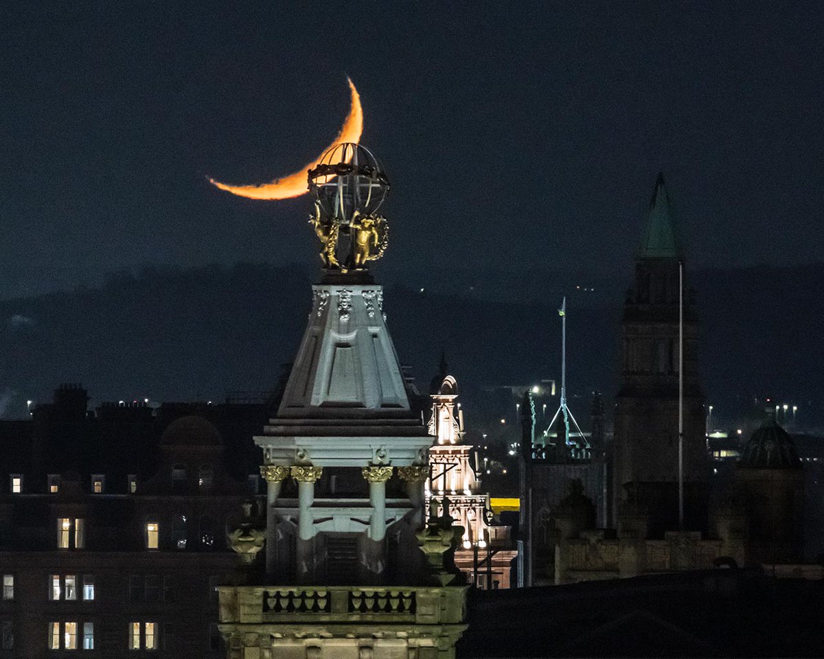 Last night I fulfilled a 7+ year promise to Dave McLean to get a Big Moon or Big Sun shot behind the Forysth Sphere - as a gift to thank him for his Lost Edinburgh campaign to have it reinstated - sorry it took so long pal

<a href="/lostedinburgh/">Lost Edinburgh</a> #ForsythSphere
