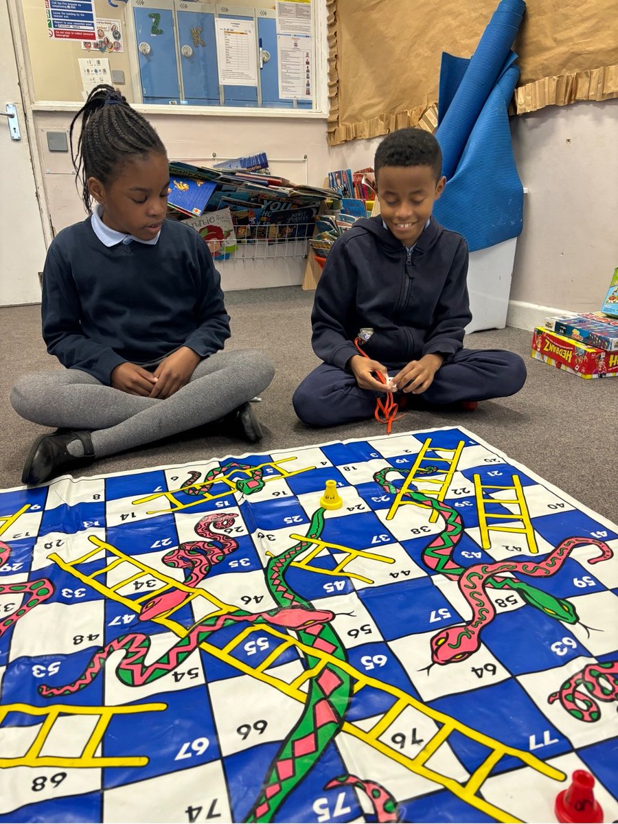 PPS_SRB's tweet photo. Playing structured games encouraged us to take turns, share, wait, play fairly, and engage in conversations about what we were playing. #amber class #Sharing #learning rules #social skills https://t.co/TTSEkniPfg