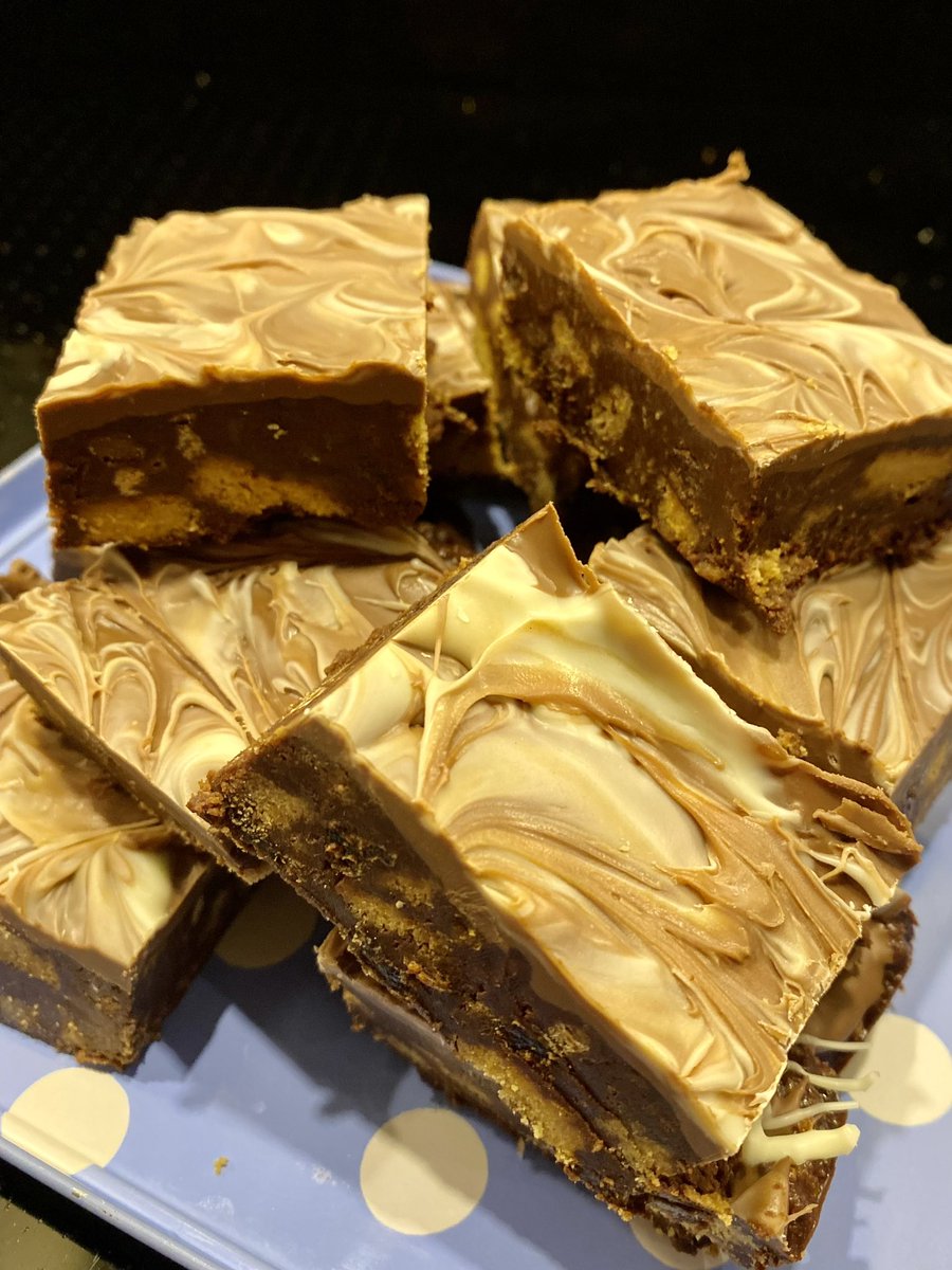 KateLewis66's tweet photo. Homemade tiffin to accompany our mid morning cuppa in recognition of #brewmonday this morning ☕️ great to take the opportunity to chat with colleagues, and cake will brighten up any Monday 🙌🏻 https://t.co/Q1ckHHy3PU