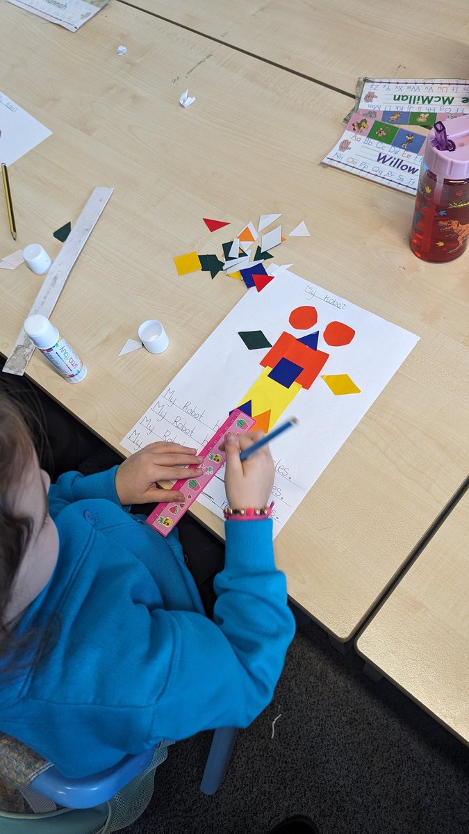 MrsLynn_P2_1's tweet photo. Check out our 'Shape' robots π€© #2DShape @GreenhillPS https://t.co/LSkXt4PwCS